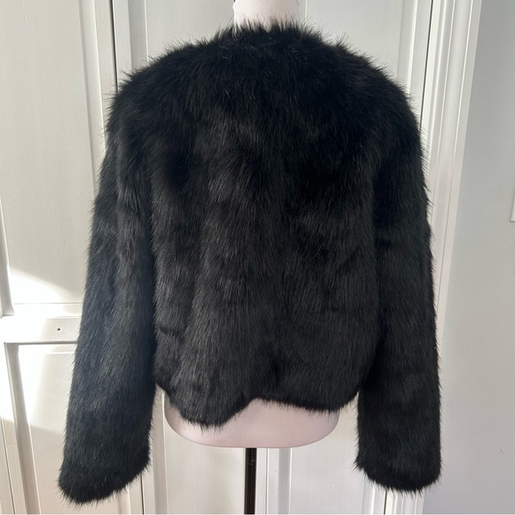 Fashion Nova Luxe Black cropped faux fur jacket L - Picture 4 of 16